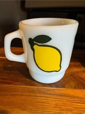 ANCHOR HOCKING Vintage Milk Glass Mug Lemon Graphic Made in USA